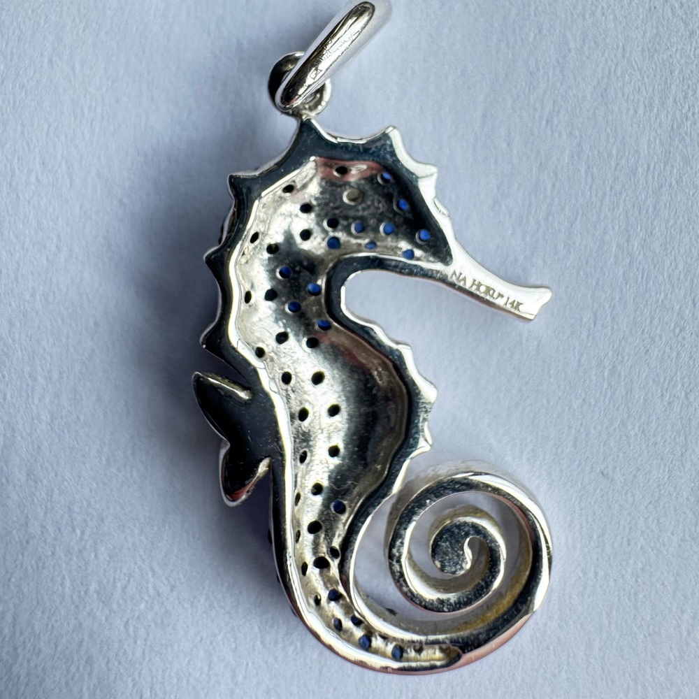 Na Hoku Sapphire and white gold Seahorse Necklace - Picture 5 of 5